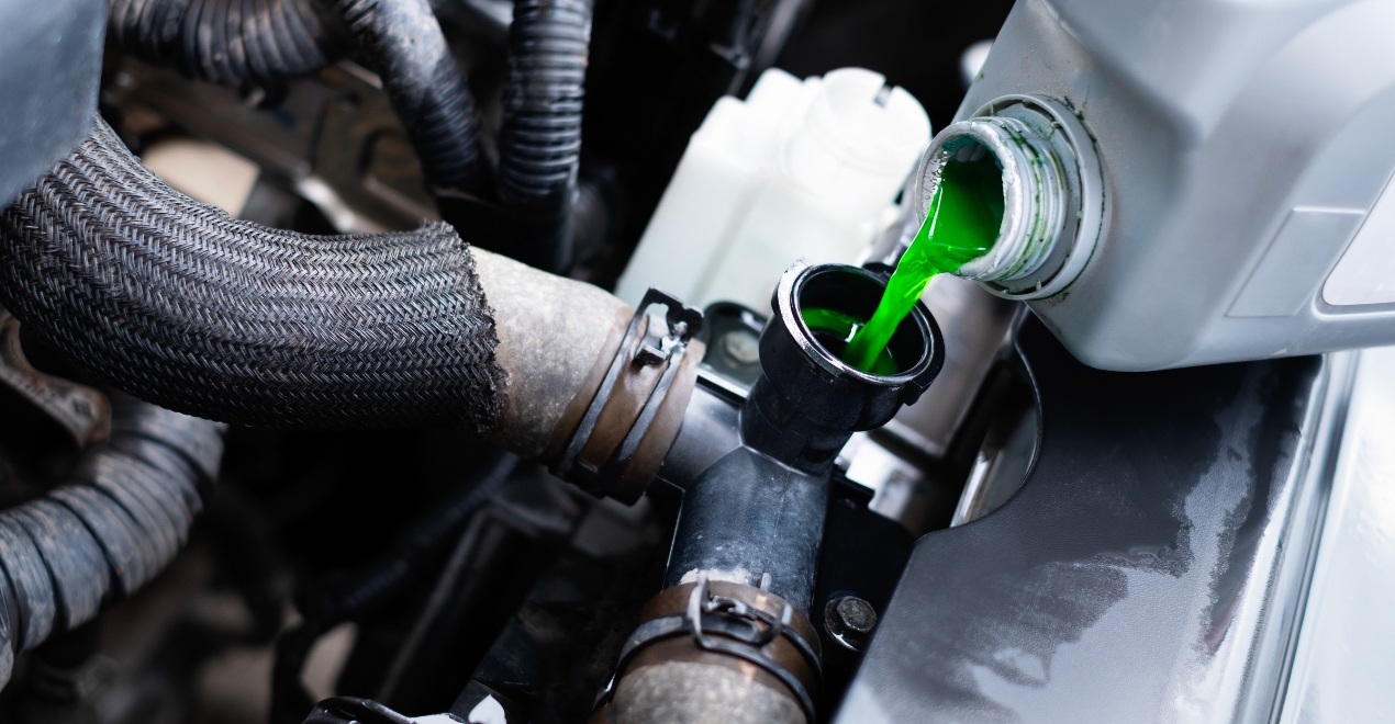 Signs and Symptoms: Recognizing a Coolant Leak